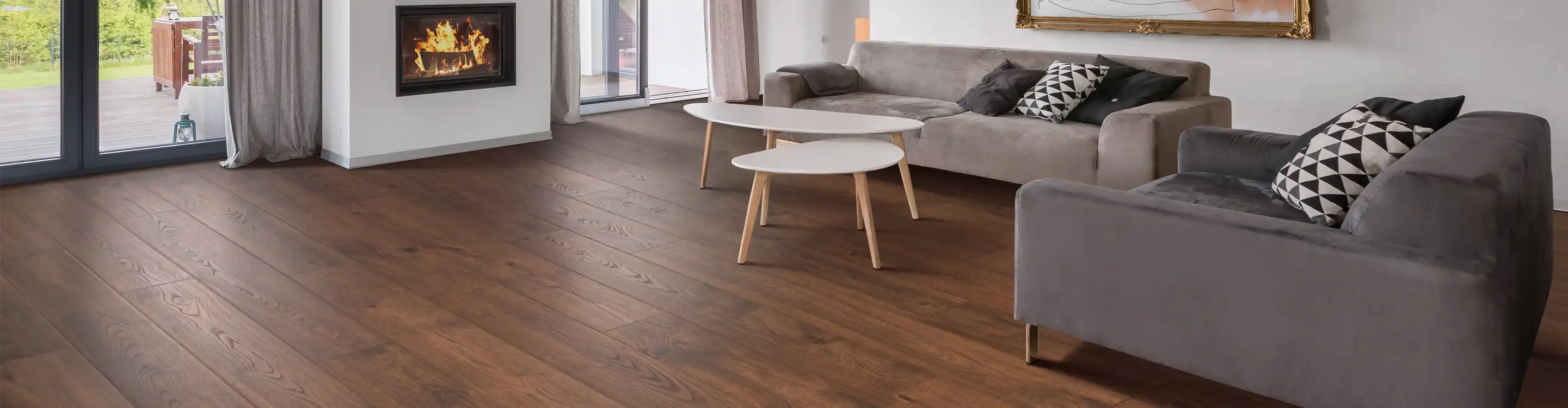woodlook brown laminate in living room 